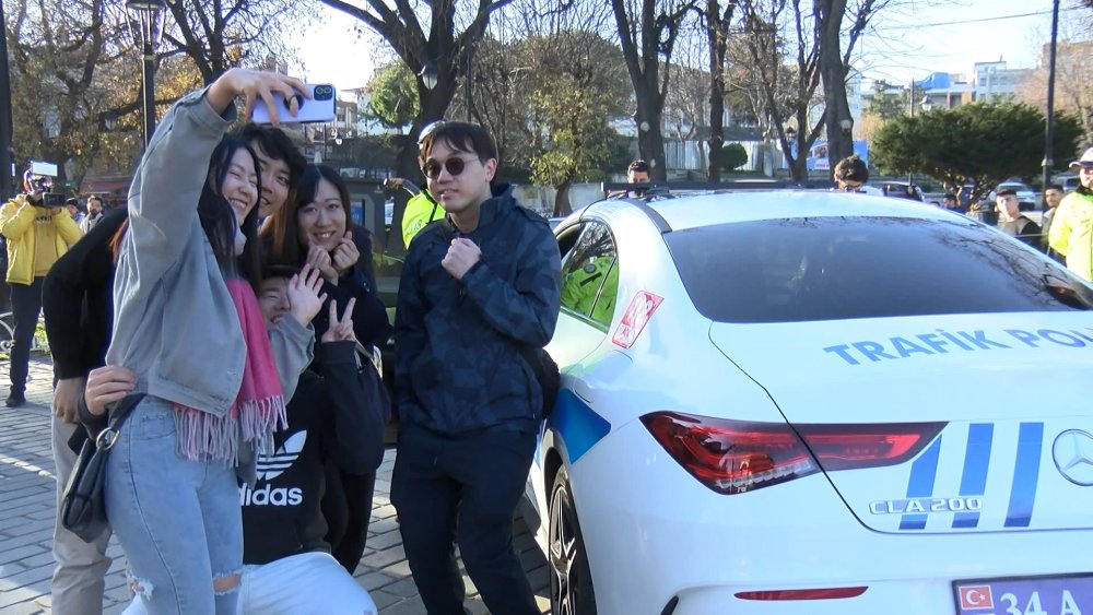 Lüks polis araçlarına yoğun ilgi: 'Film çekiliyor sandık'
