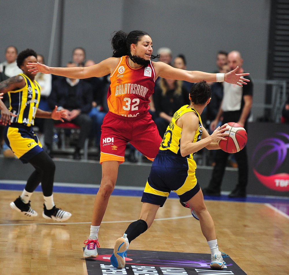 Potada kadınlar derbisinde zafer Fenerbahçe'nin