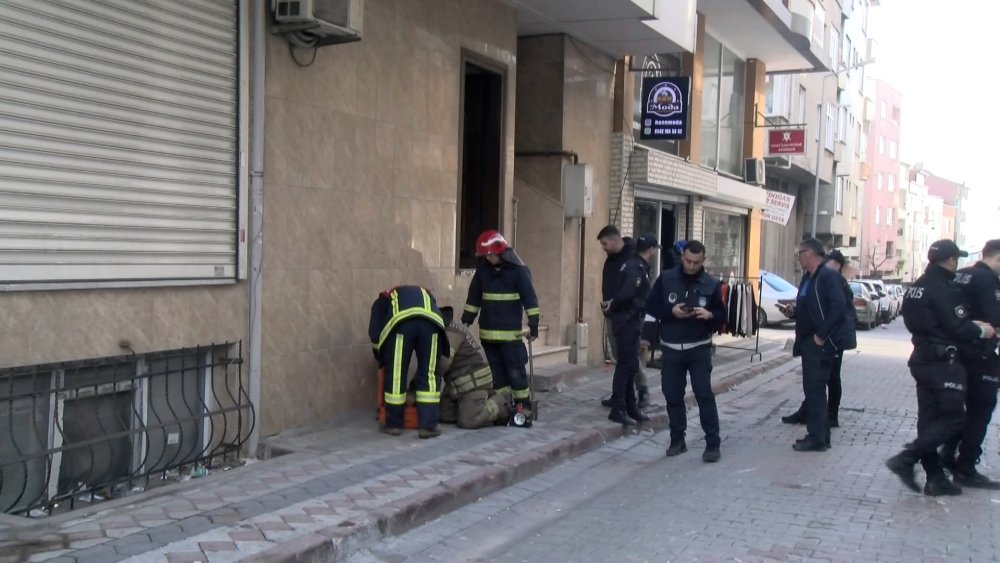 İş yerinden gelen koku ekipleri harekete geçirdi