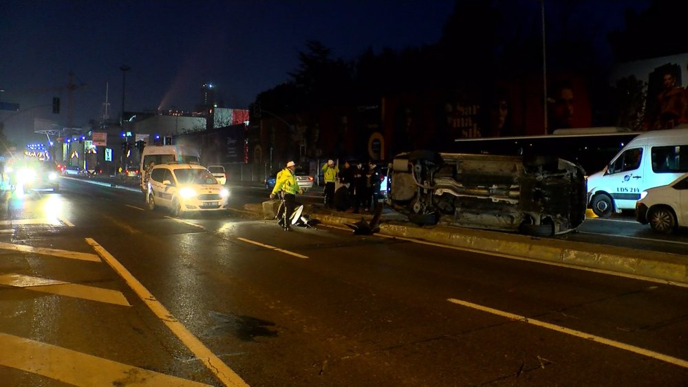 Servis minibüsünün çarptığı askeri araç takla attı: 1 asker yaralandı