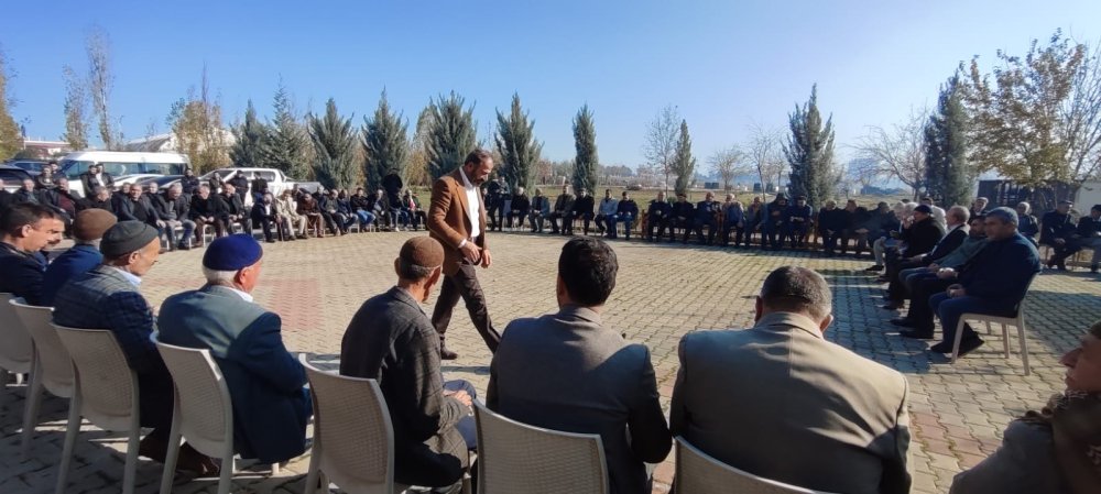 AK Partili vekiller devreye girdi: Husumetli aileler, törenle barıştı