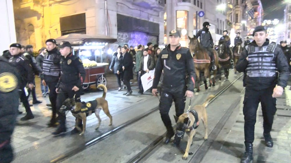 Atlı polislerle yılbaşı denetimi