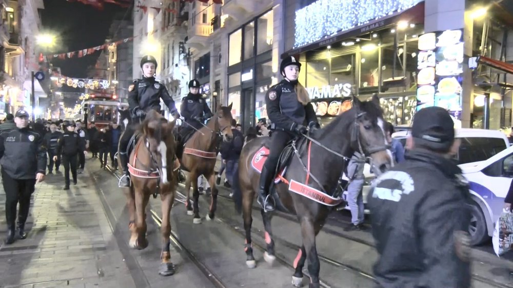 Atlı polislerle yılbaşı denetimi