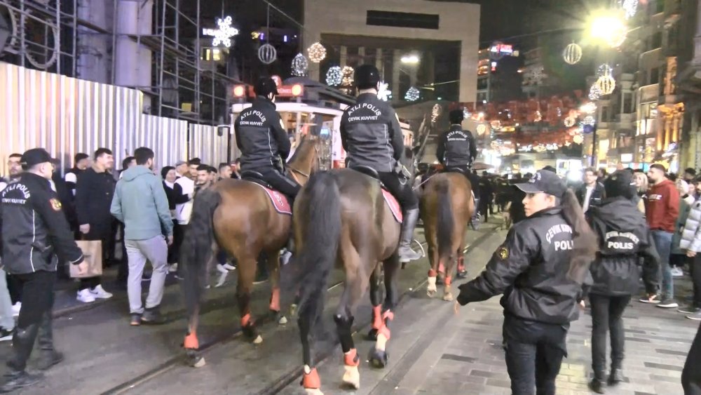 Atlı polislerle yılbaşı denetimi