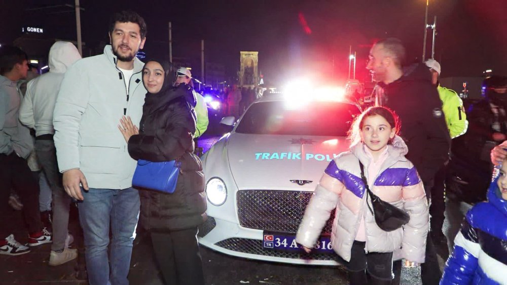 Lüks polis araçları Taksim Meydanı'nda
