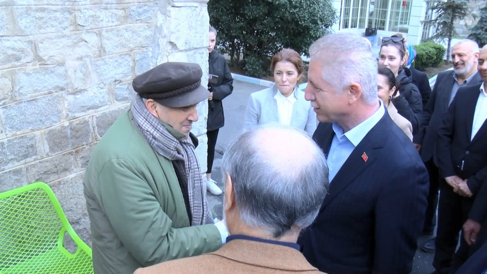 Vali Gül'den Darülaceze sakinlerine yeni yıl ziyareti