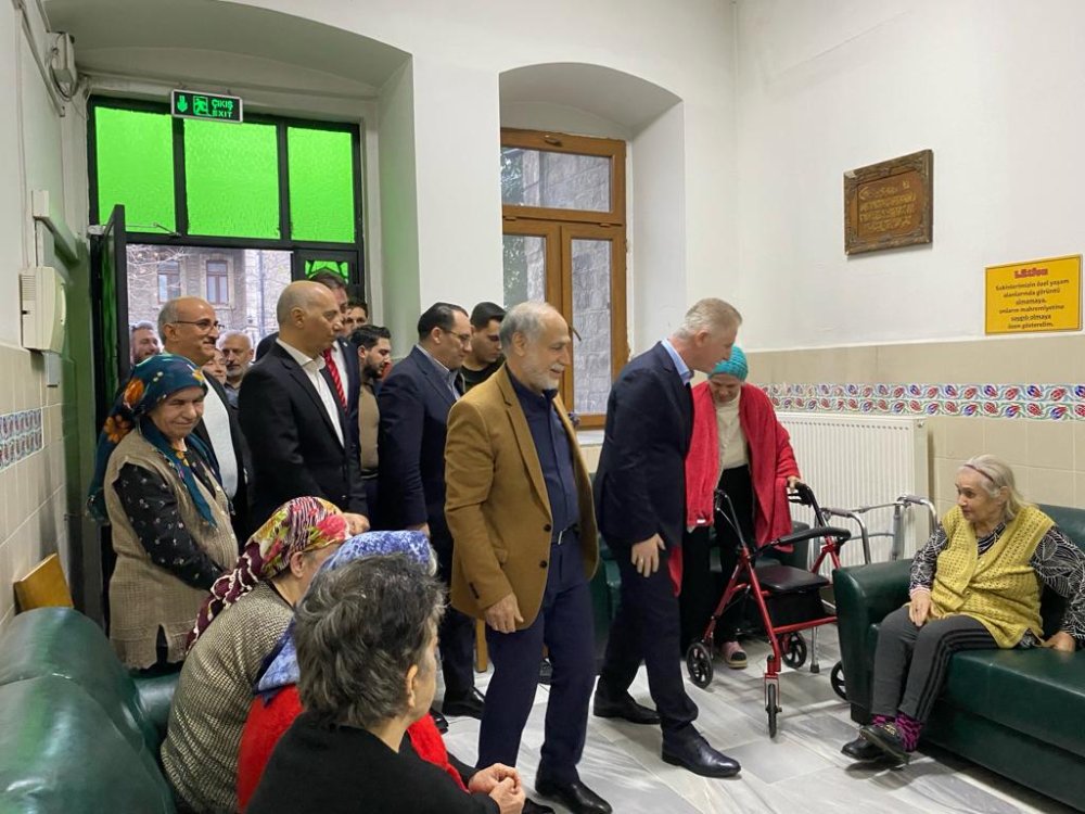 Vali Gül'den Darülaceze sakinlerine yeni yıl ziyareti
