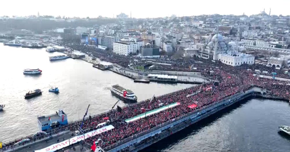 Binlerce kişi Galata Köprüsü'nde buluştu: Şehitler ve Filistin'e destek yürüyüşü
