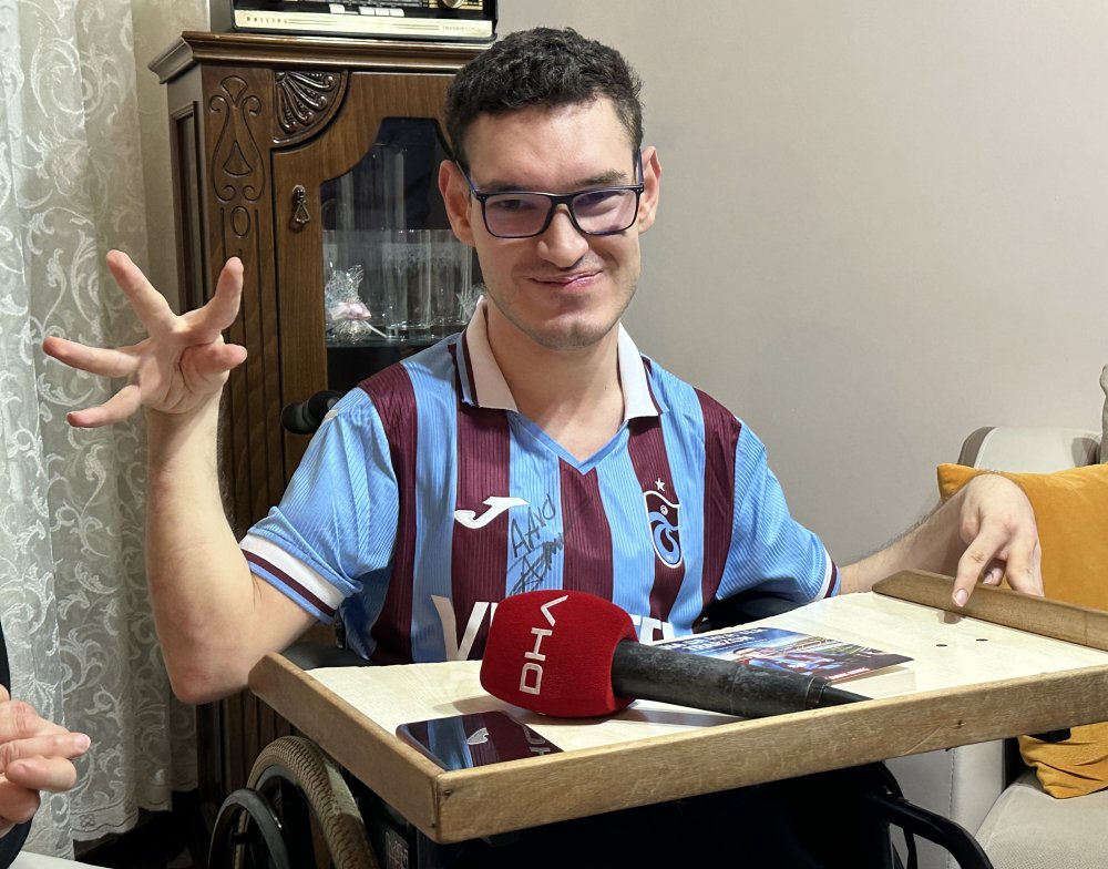 3 yılda tek parmakla kitap yazdı!