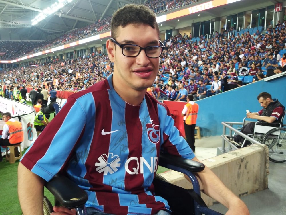 3 yılda tek parmakla kitap yazdı!