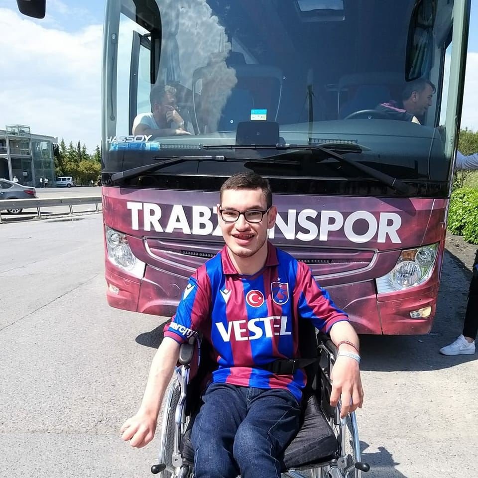 3 yılda tek parmakla kitap yazdı!