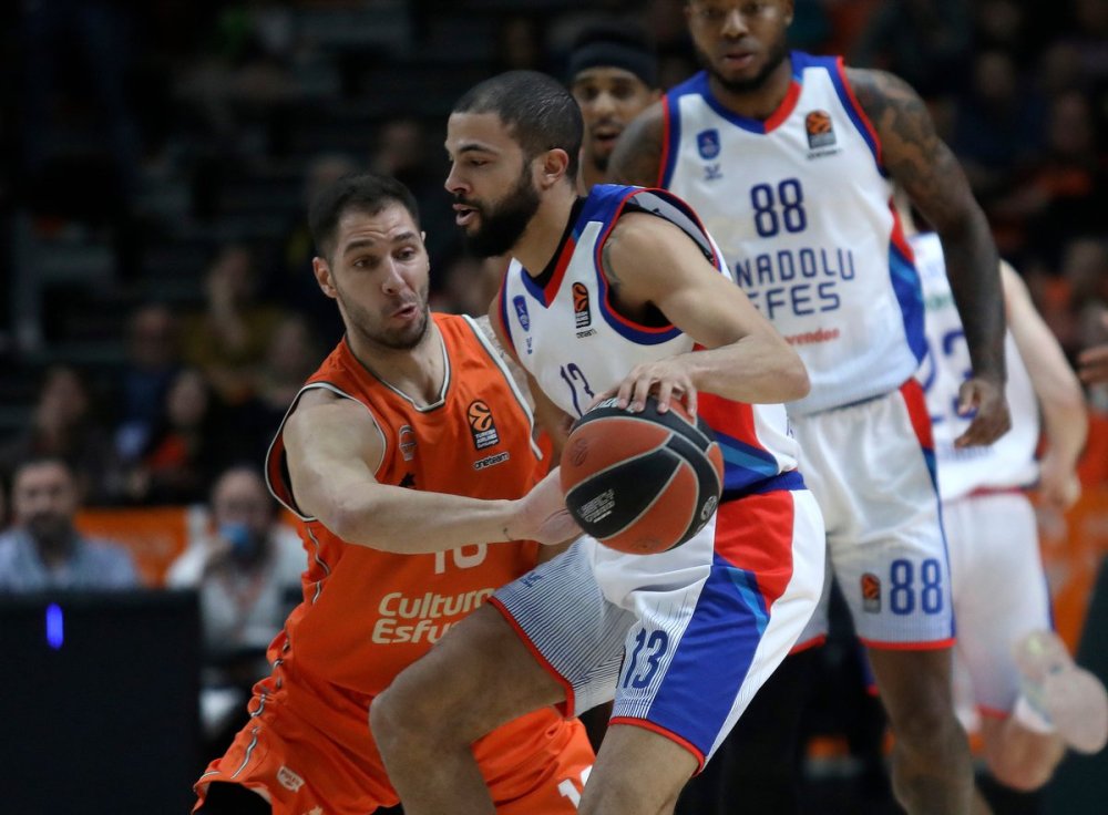 Anadolu Efes EuroLeague'de galibiyete hasret!