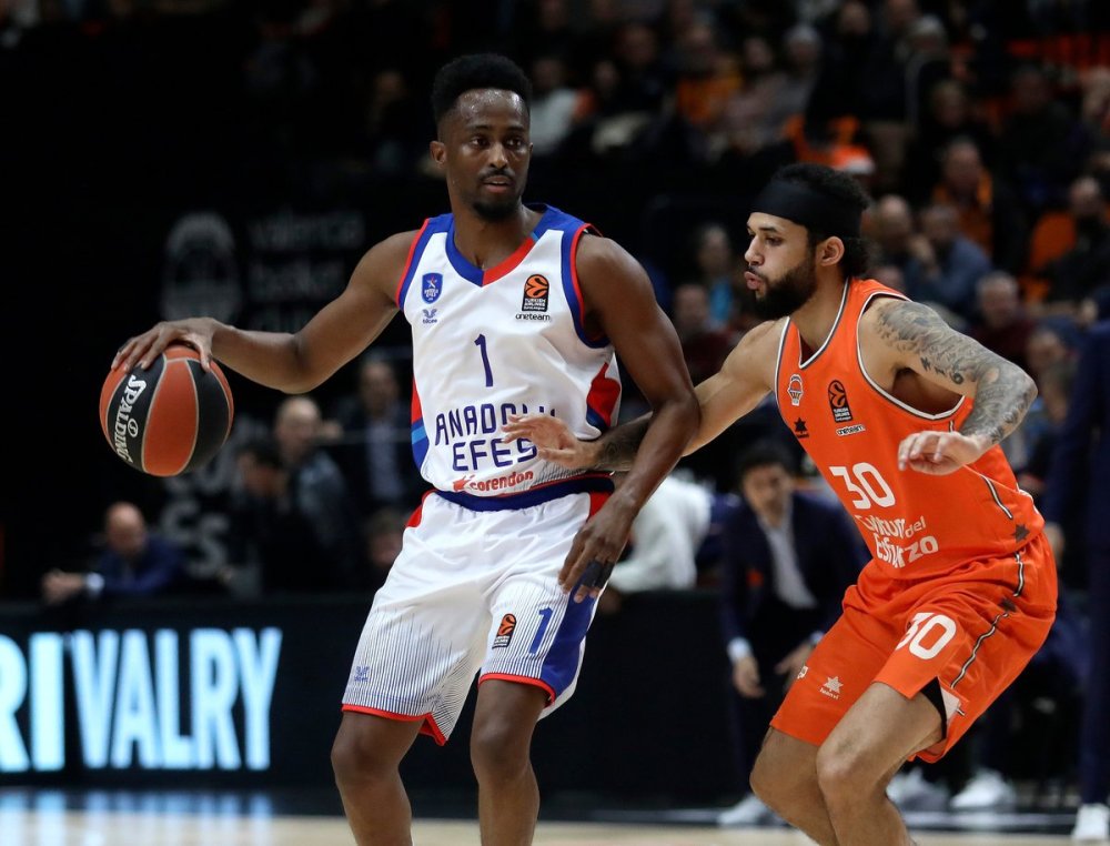 Anadolu Efes EuroLeague'de galibiyete hasret!