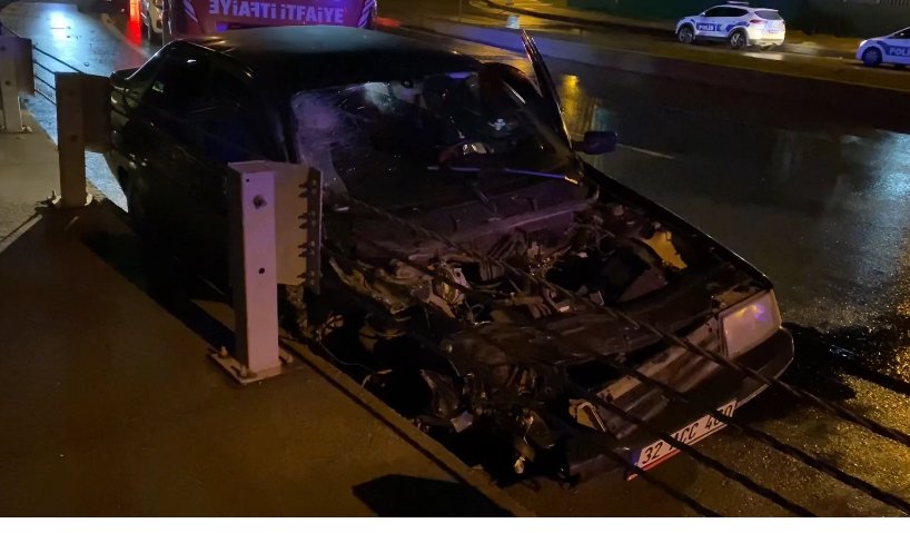 Sahil yolunda feci kaza: 1'i ağır 4 yaralı