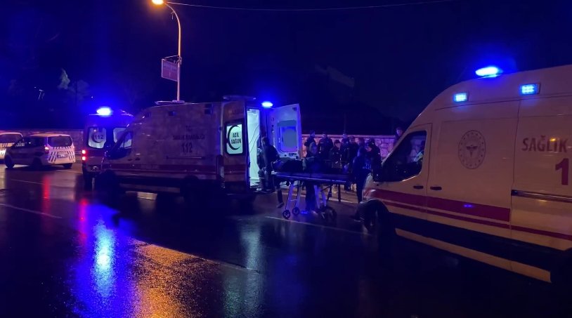 Sahil yolunda feci kaza: 1'i ağır 4 yaralı