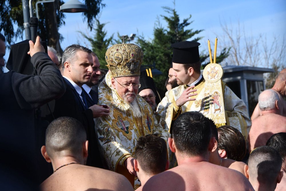 Haliç'te haç çıkarma töreni: Ayine katılanlar kortej halinde  yürüdü