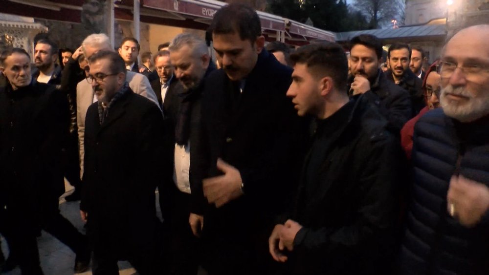 Murat Kurum Eyüpsultan'da çorba dağıttı