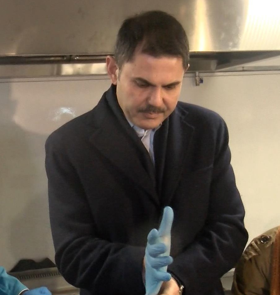 Murat Kurum Eyüpsultan'da çorba dağıttı