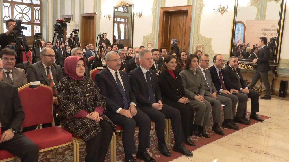 Vali Gül 'Gözbebeğimiz İstanbul"u tanıttı! Bebeklere ücretsiz bez...