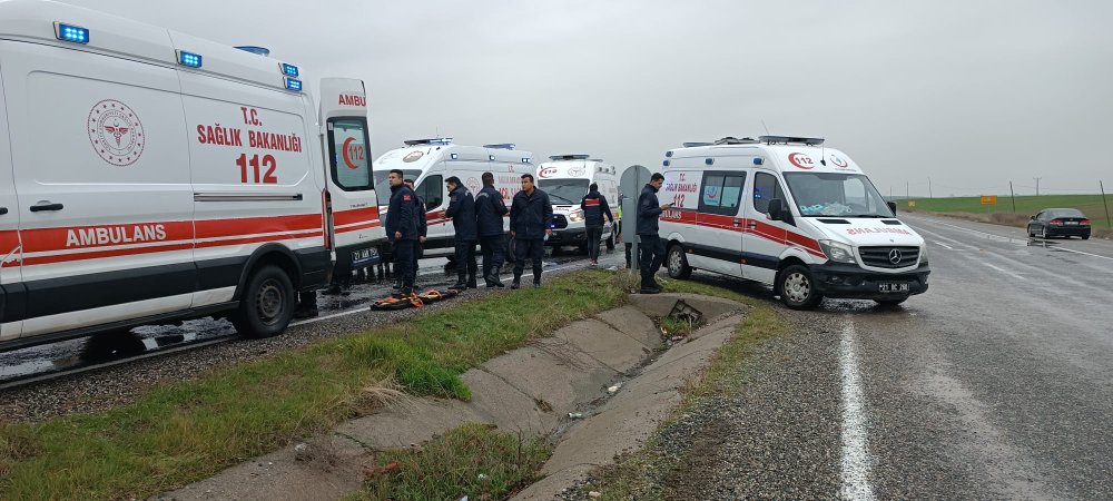 Cezaevi ring aracı şarampole devrildi: 23 yaralı