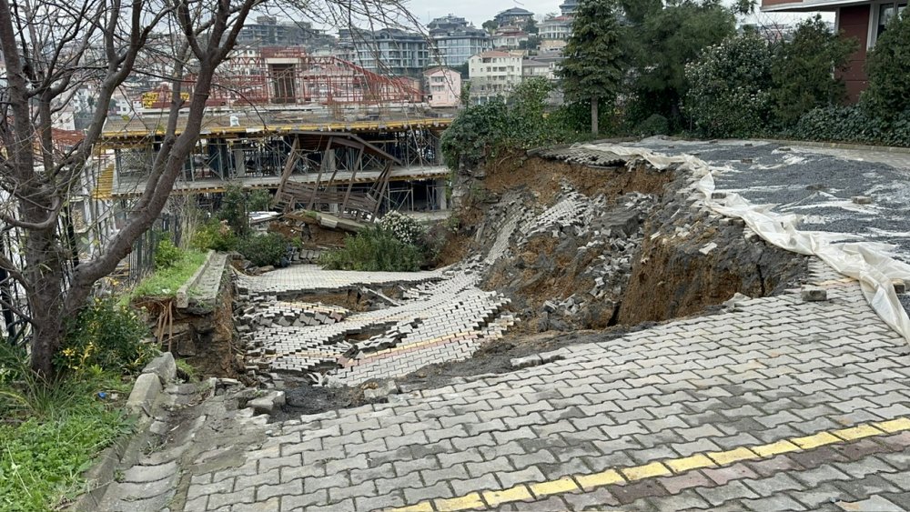 İstinat duvarı çöken bina boşaltıldı