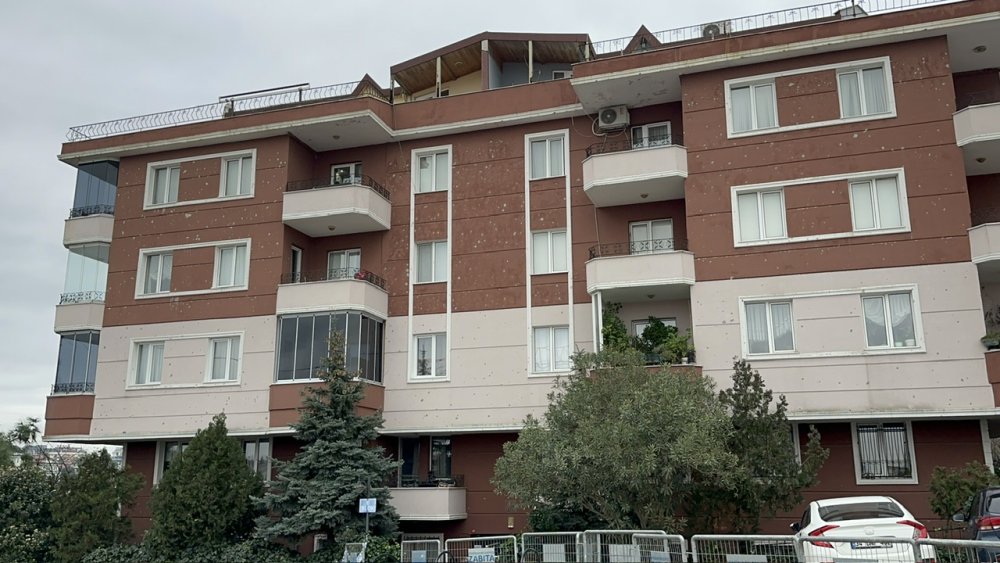 İstinat duvarı çöken bina boşaltıldı