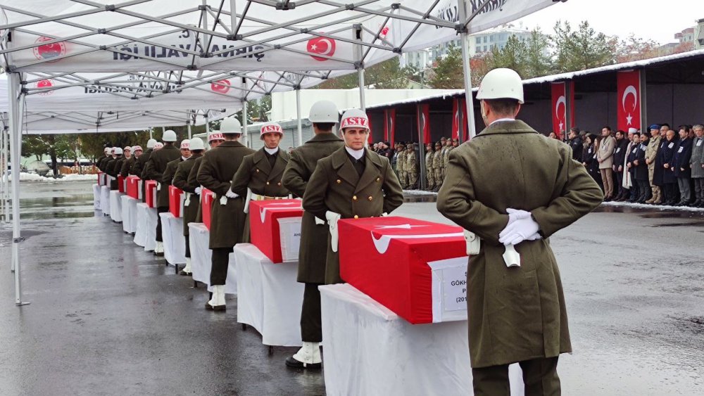 Kahraman şehitlerimiz memleketlerine uğurlandı