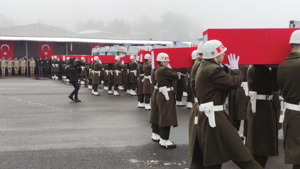 Kahraman şehitlerimiz memleketlerine uğurlandı
