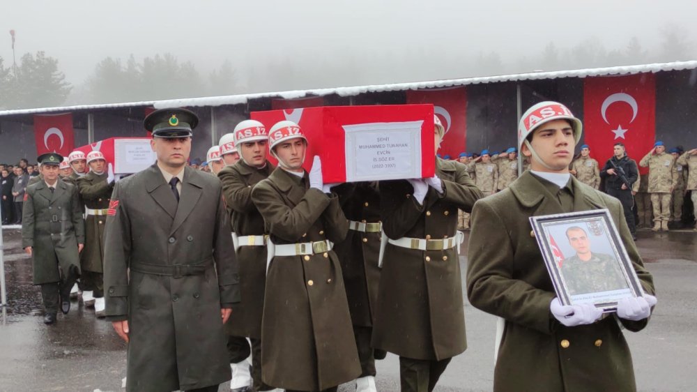 Kahraman şehitlerimiz memleketlerine uğurlandı
