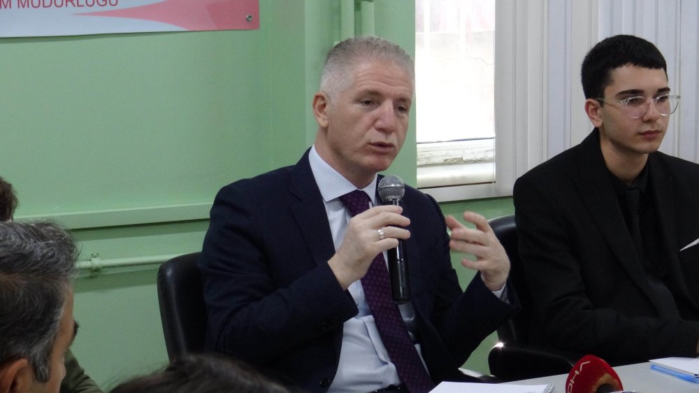 Vali Gül, öğrenciler ve muhtarlarla bir araya geldi