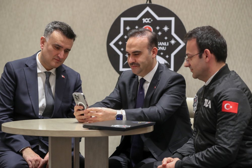 Bakan Kacır, Gezeravcı ile görüntülü görüştü; NASA'dan onay alındı