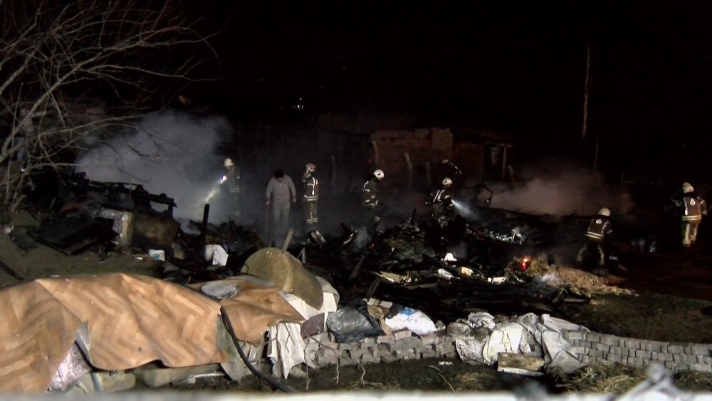 Ahırda yangın çıktı! Hayvanlar telef oldu