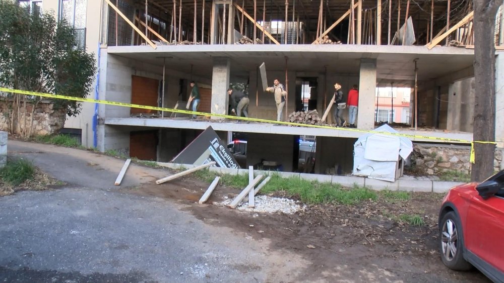 Taş duvar çöktü: 3 işçi yaralı