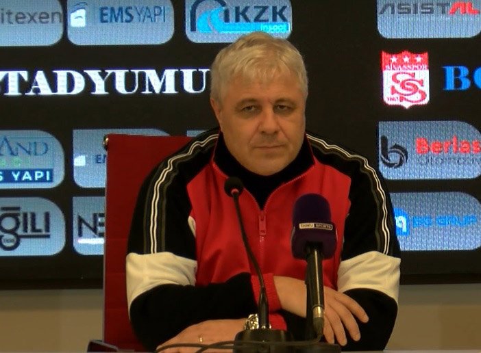 Sumudica’nın basın toplantısı yine olay! Gazeteciler salonu terk etti