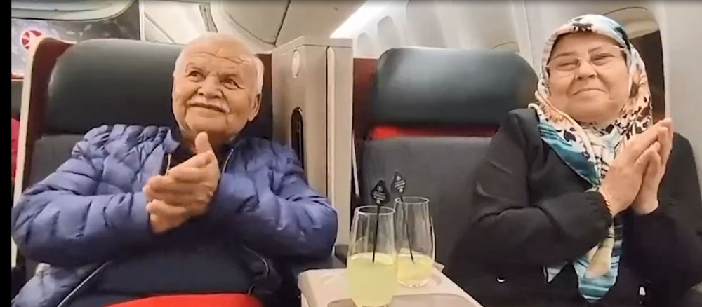 Uçakta Gezeravcı ailesini gururlandıran anons