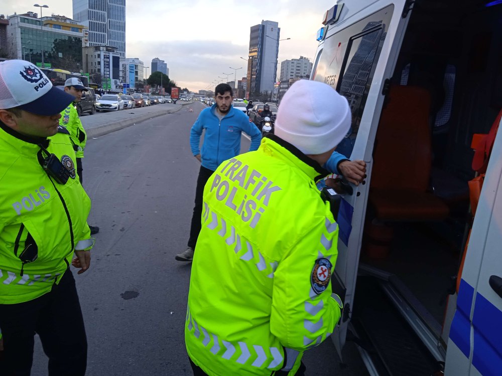 Ambulans trafik denetimine takıldı, ceza yedi!