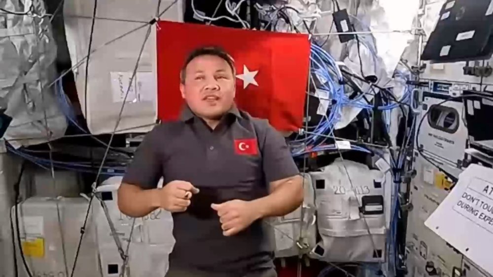 Alper Gezeravcı öğrencilerle görüştü