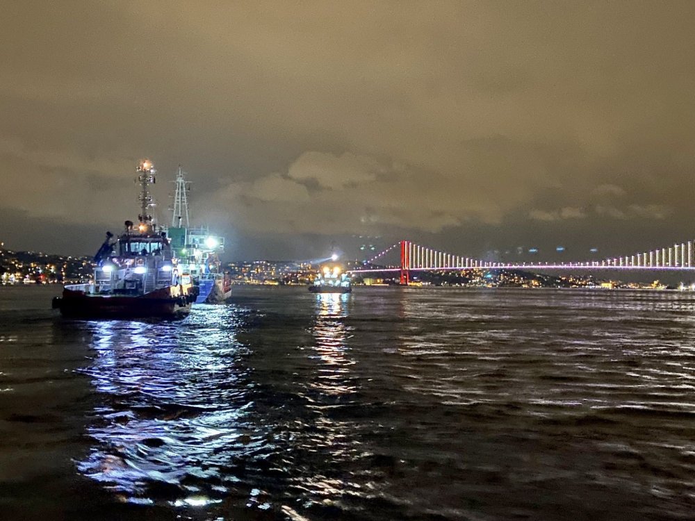 İstanbul Boğazı'nda gemi arızası!