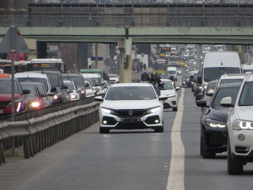 Sürücüler polis denetiminden kaçmaya çalıştı