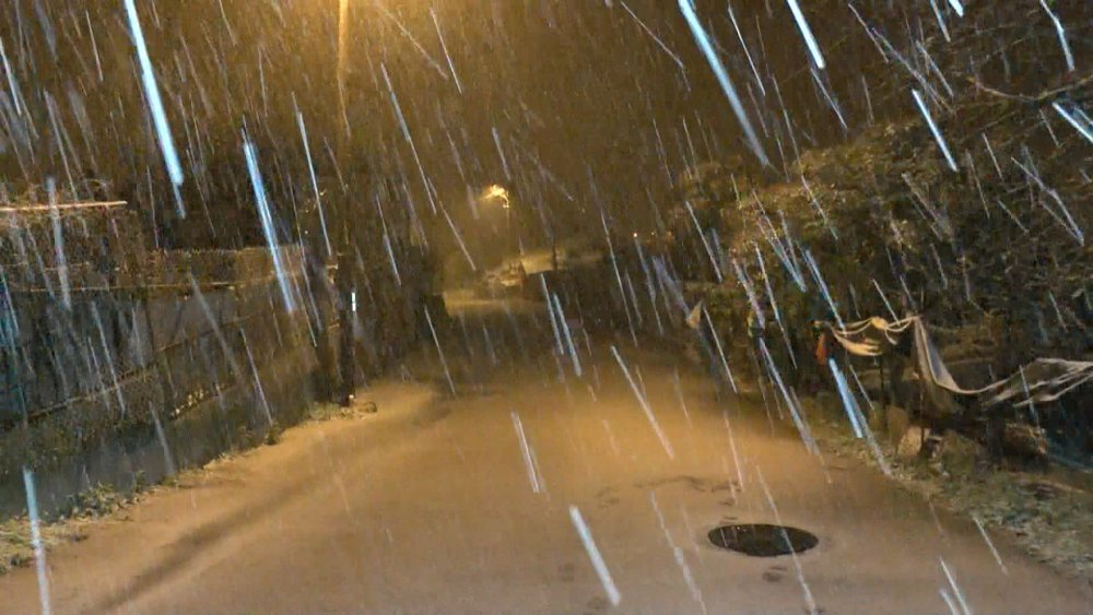 İstanbul'da kar ve dolu etkili oldu