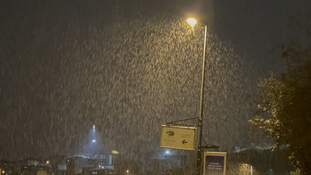 İstanbul'da kar ve dolu etkili oldu