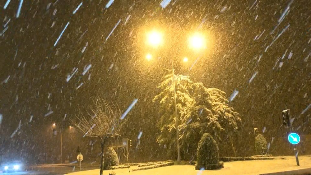 İstanbul'da kar ve dolu etkili oldu