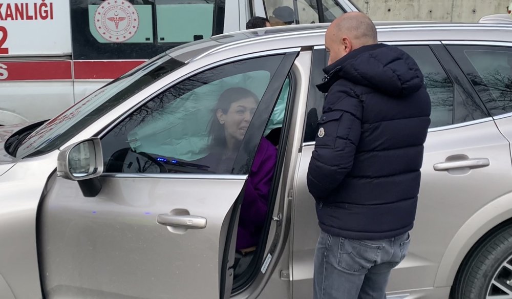 Kaza yapan kadın gözyaşlarına boğuldu!