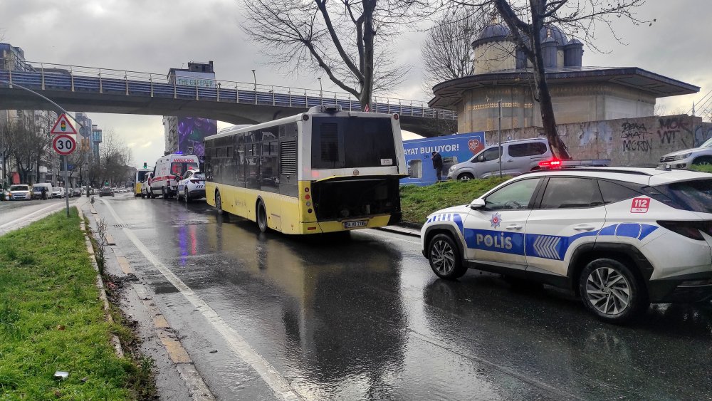 Otobüs alt geçit duvarına çarptı: 7 yaralı