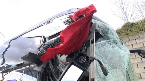 Otogarda iki otobüs çarpıştı!