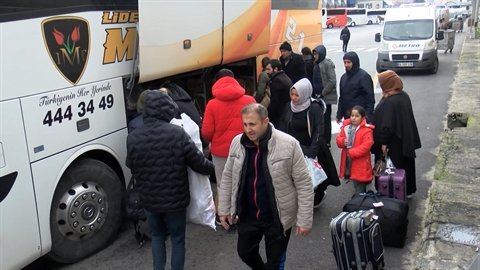 Otogarda iki otobüs çarpıştı!