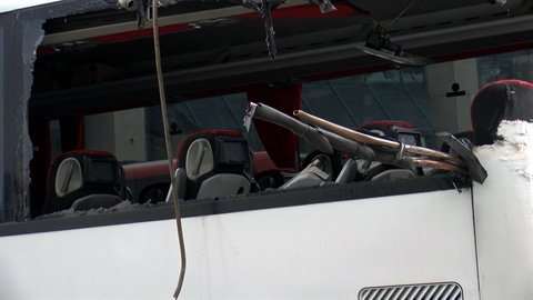 Otogarda iki otobüs çarpıştı!