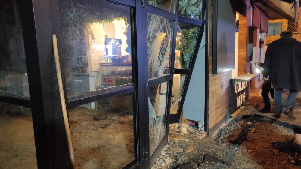 Ana isale hattı patladı, Boğaz'da trafik durdu!