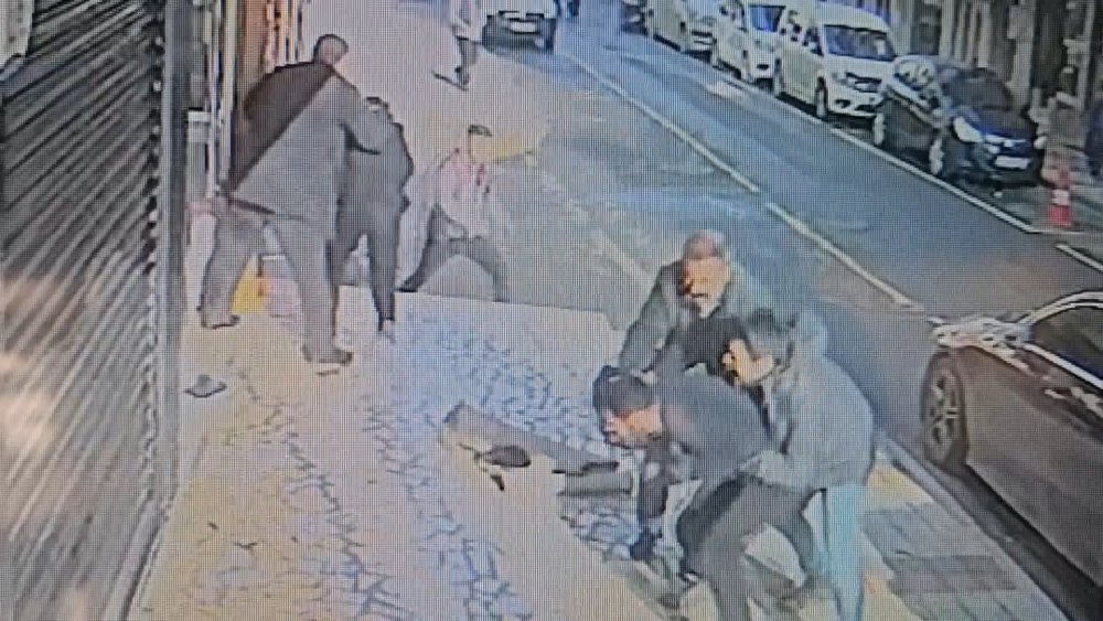 Kuyumcuyu soymaya çalışan çifti esnaf engelledi