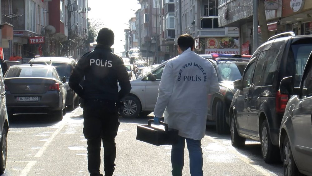 Kuyumcuyu soymaya çalışan çifti esnaf engelledi